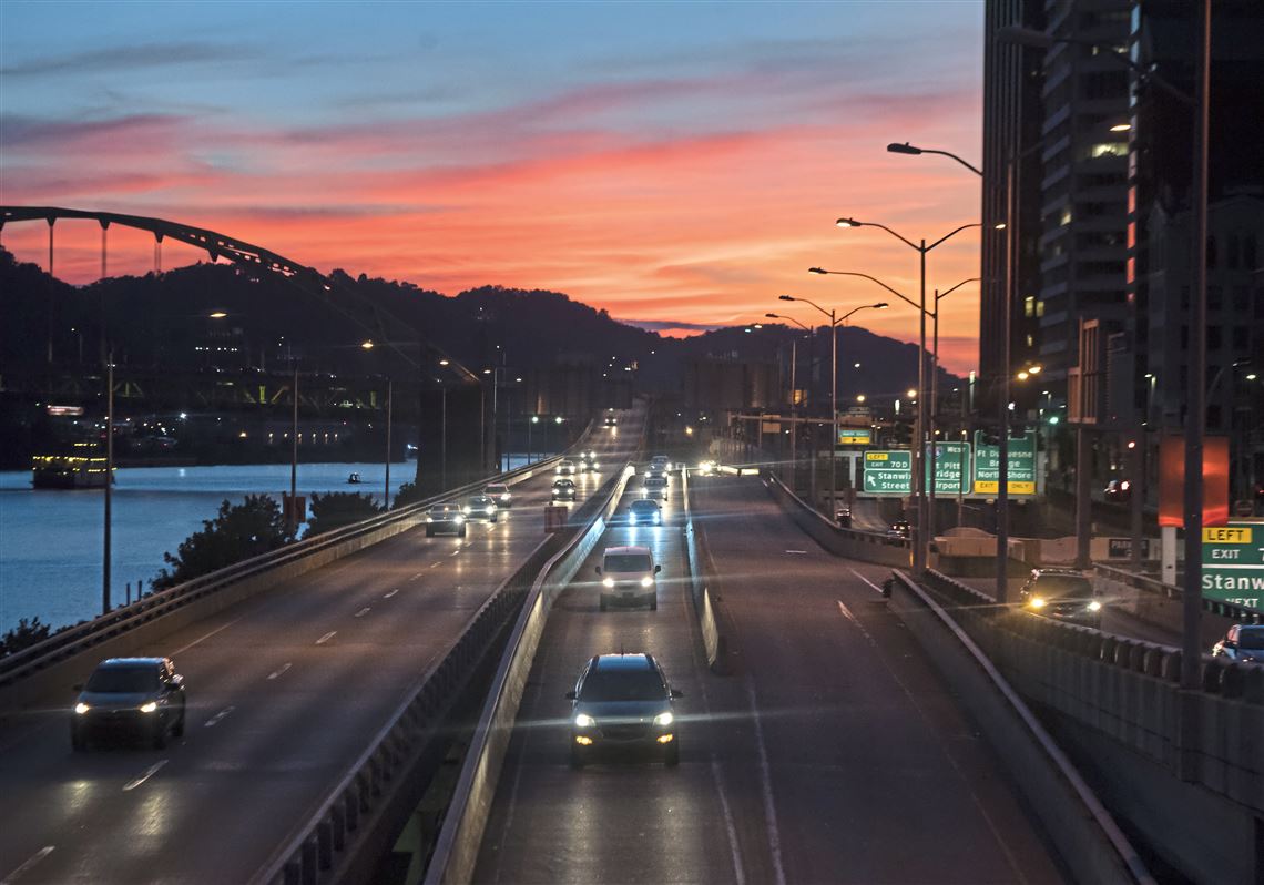 Inbound Fort Pitt Boulevard limited to one lane