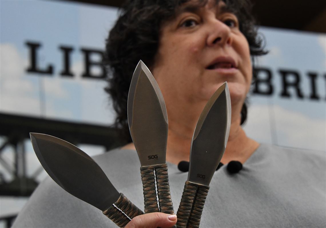 Pittsburgh airport travelers bring throwing stars, brass knuckles and knives. Lots of knives.