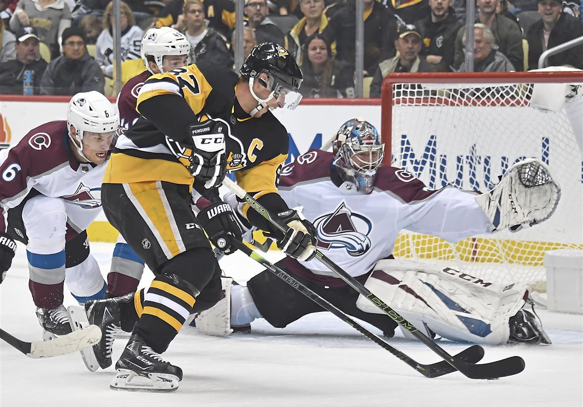 Sidney Crosby reacts to Avalanche star Nathan MacKinnon winning