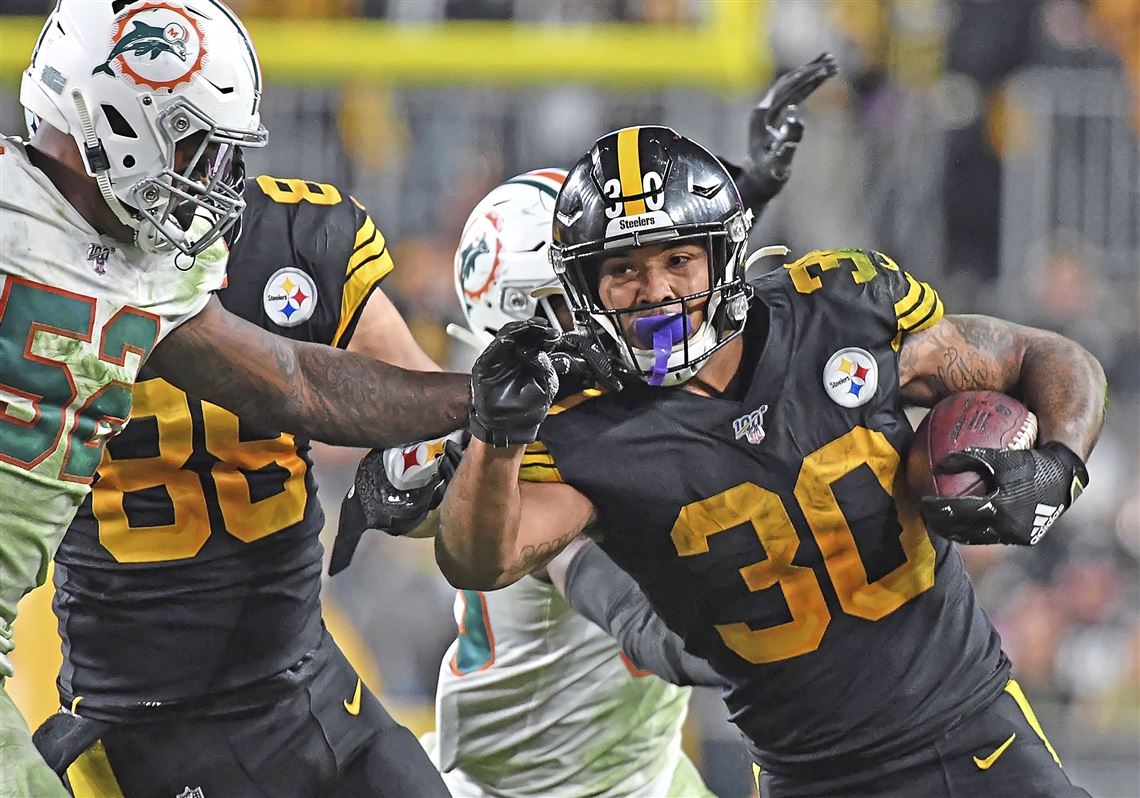 Former Pittsburgh Steelers Running Back James Conner Re-Signs With