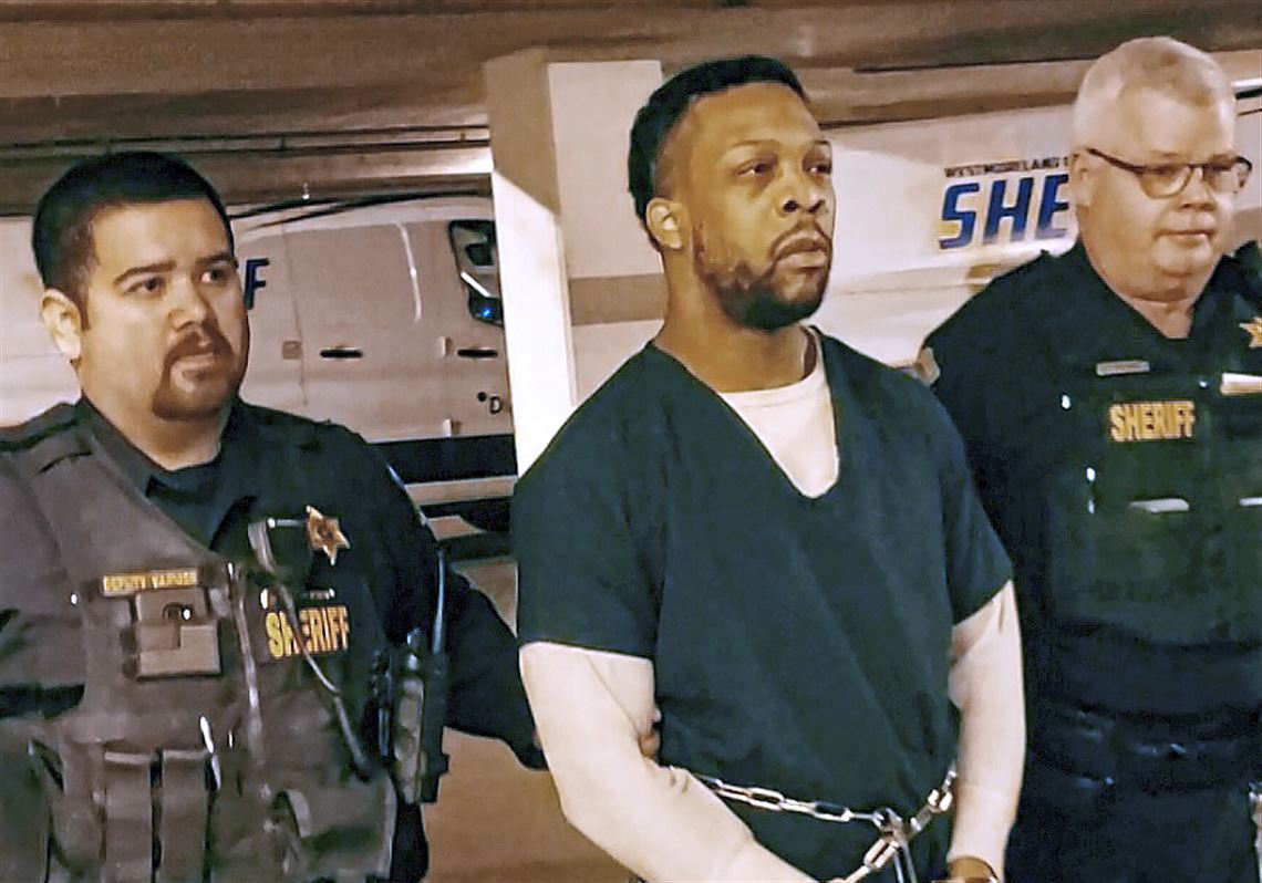 Prosecutors try to link incriminating text messages to murder suspect