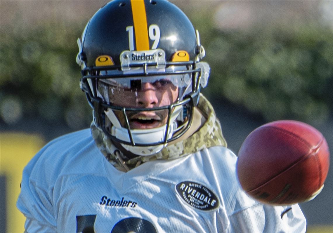 What Pros Wear: TJ Watt's Schutt F7 Helmet - What Pros Wear