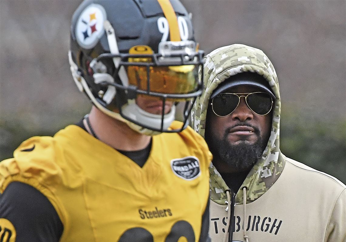 Are the Steelers hinting at bringing the yellow helmet back