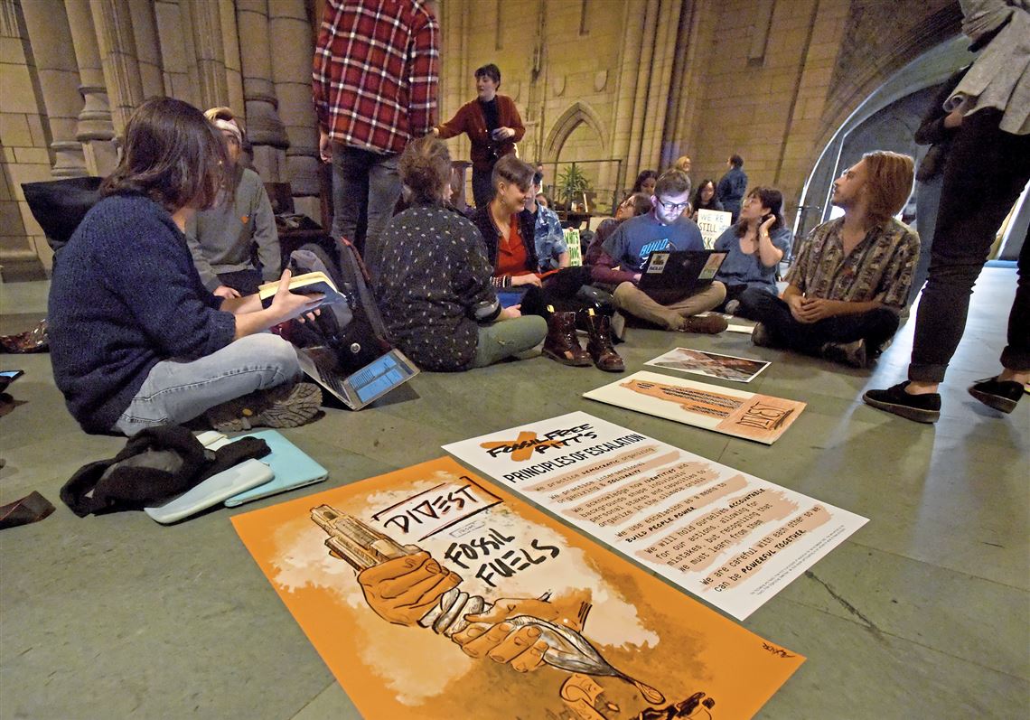Divestment protesters at Pitt enter fourth day of occupation and chat up visitors about global warming - Pittsburgh Post-Gazette