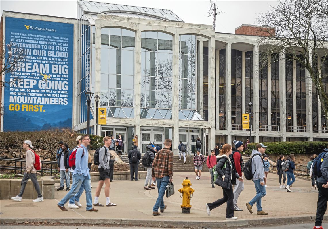 Between 2016 and 2021, college enrollment in foreign languages dropped 16.6% nationally — the steepest decline since the Modern Language Association began recording these data in 1958.