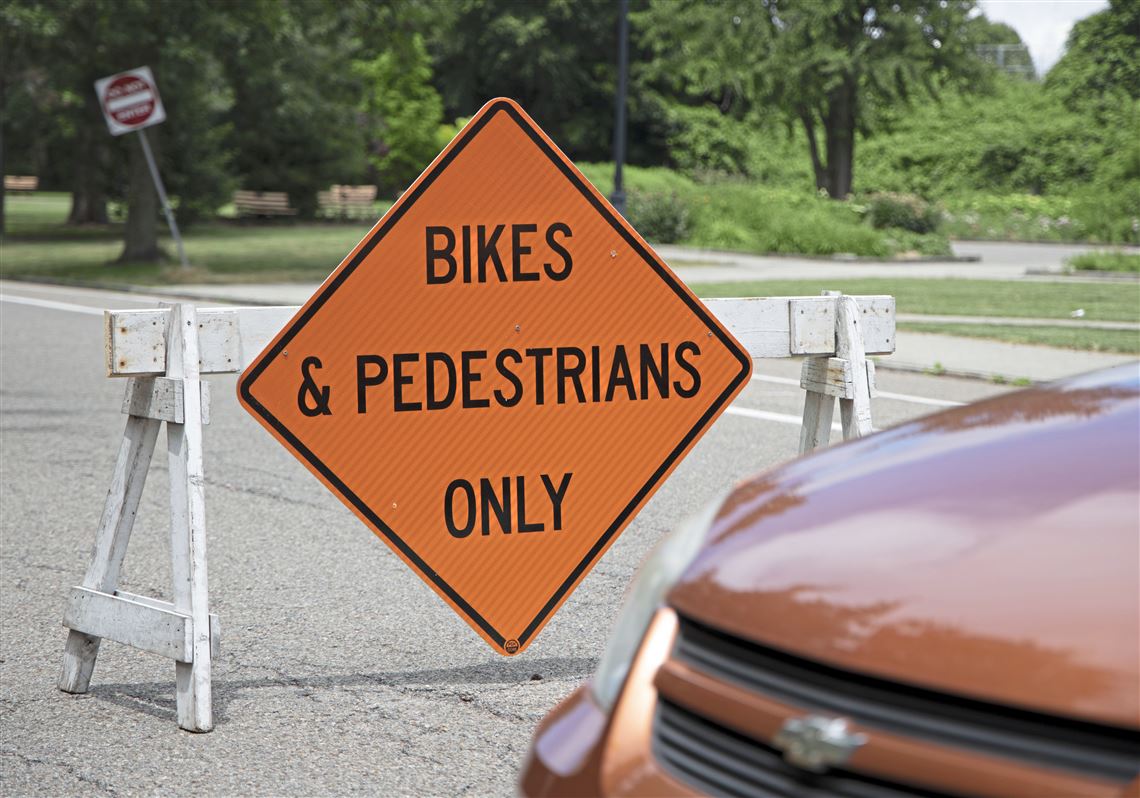A traffic barrier and sign block Reservoir Drive in Highland Park, closing it to vehicle traffic. Blocking vehicles from existing accessible parking in the park is the latest example of the city’s inattention to the Americans with Disabilities Act.
