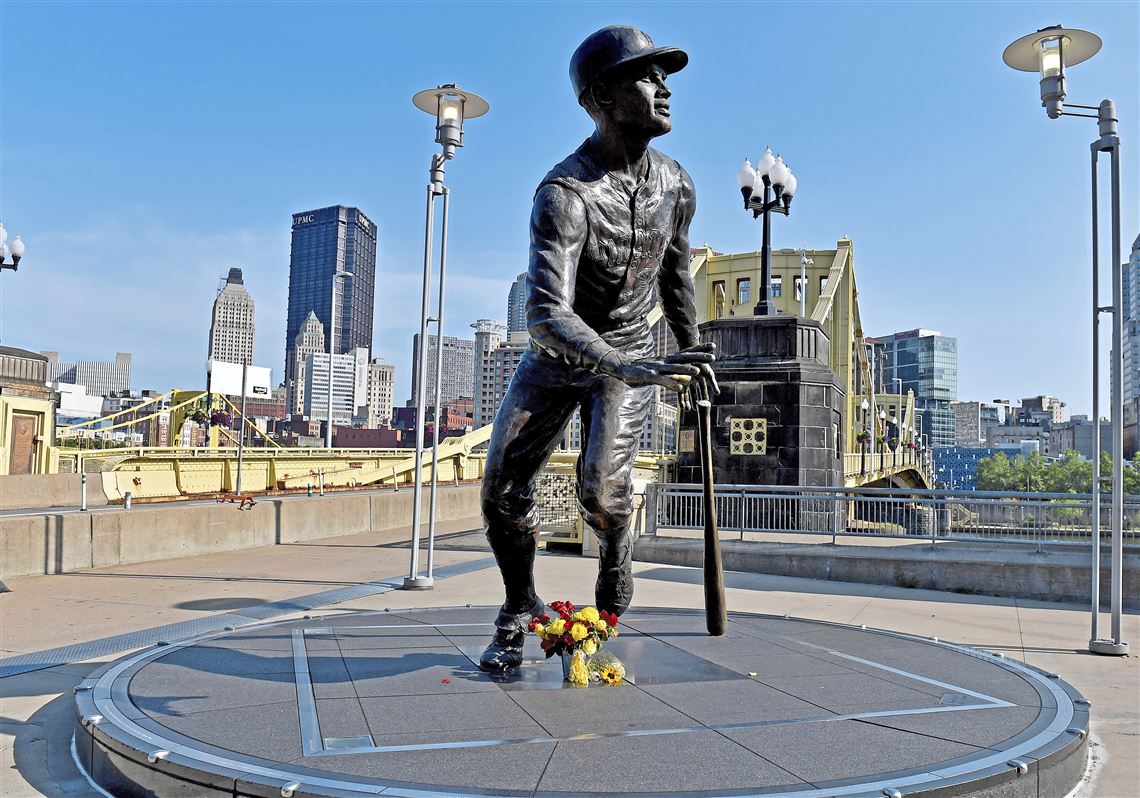Impromptu ceremony outside PNC Park statue stirs emotions on 50th  anniversary of Clemente's death