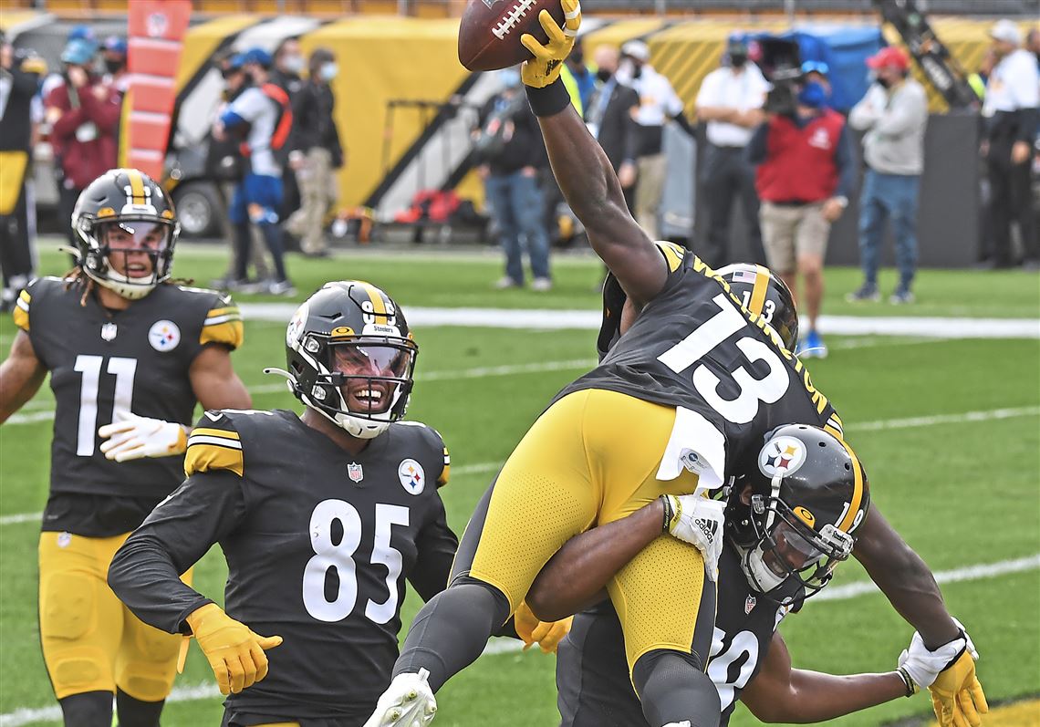 Steelers' Antonio Brown rolls live locker room video after win