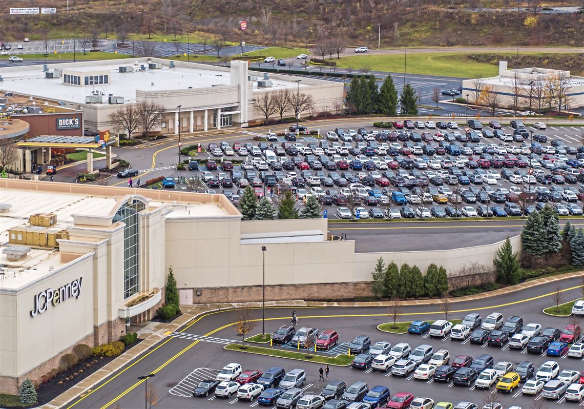 Ross Park Mall - Super regional mall in Pittsburgh, Pennsylvania, USA 