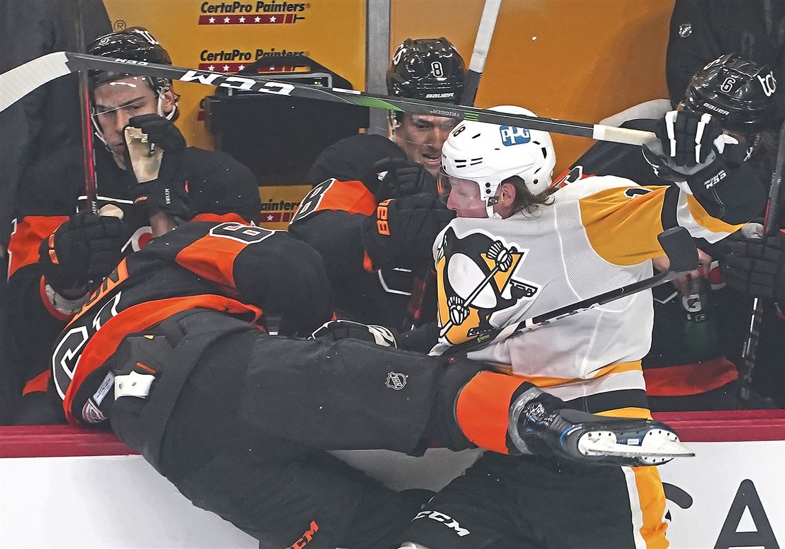 Sidney Crosby, Claude Giroux wired during Penguins-Flyers Stadium
