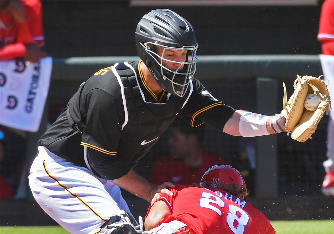 Tall catchers are rare in MLB, but Jacob Stallings makes it work