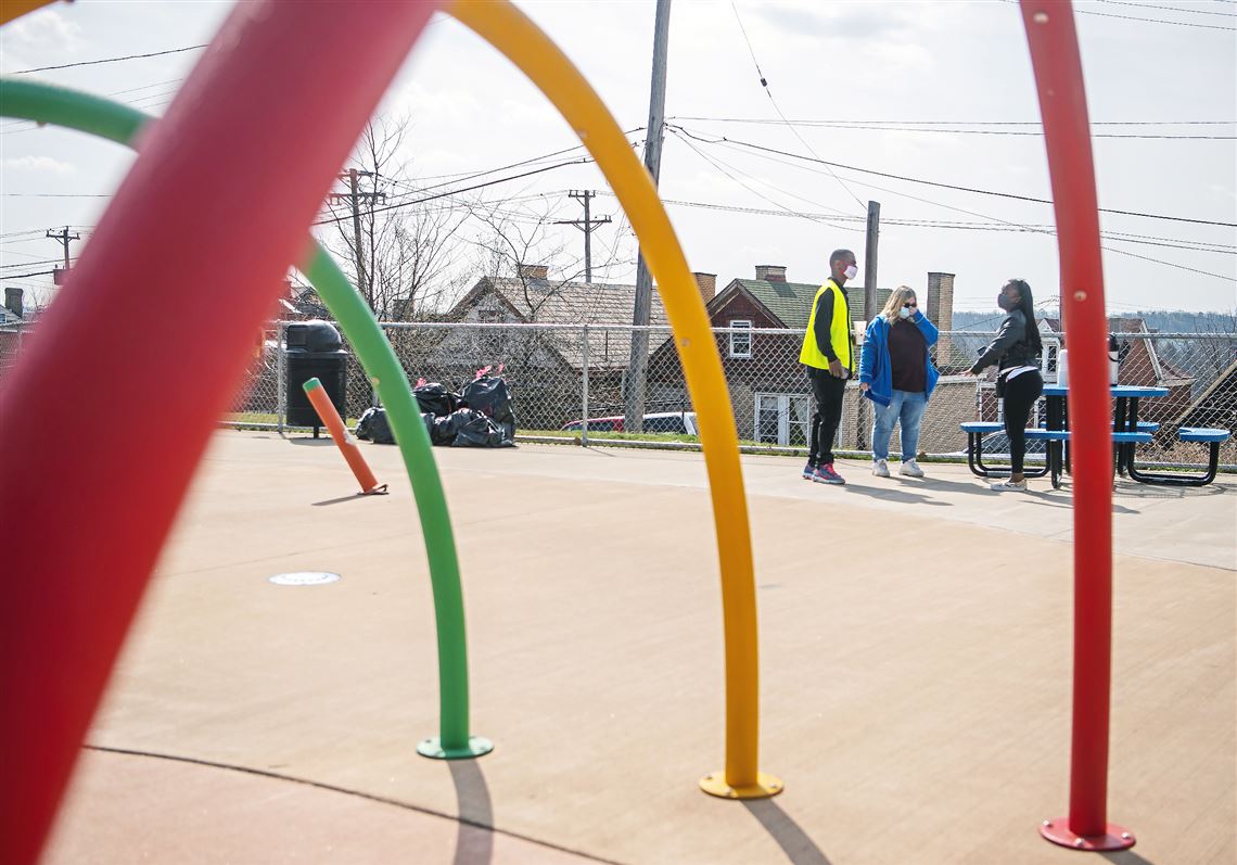 'A perfect place to be' Arlington Park gets a Saturday spring cleaning Pittsburgh PostGazette