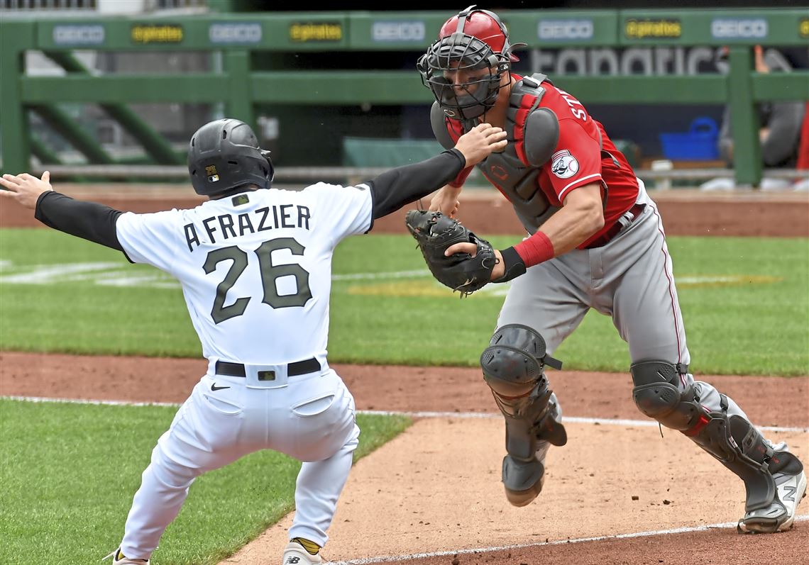 Cincinnati Reds catcher Tyler Stephenson leaves game versus Pirates