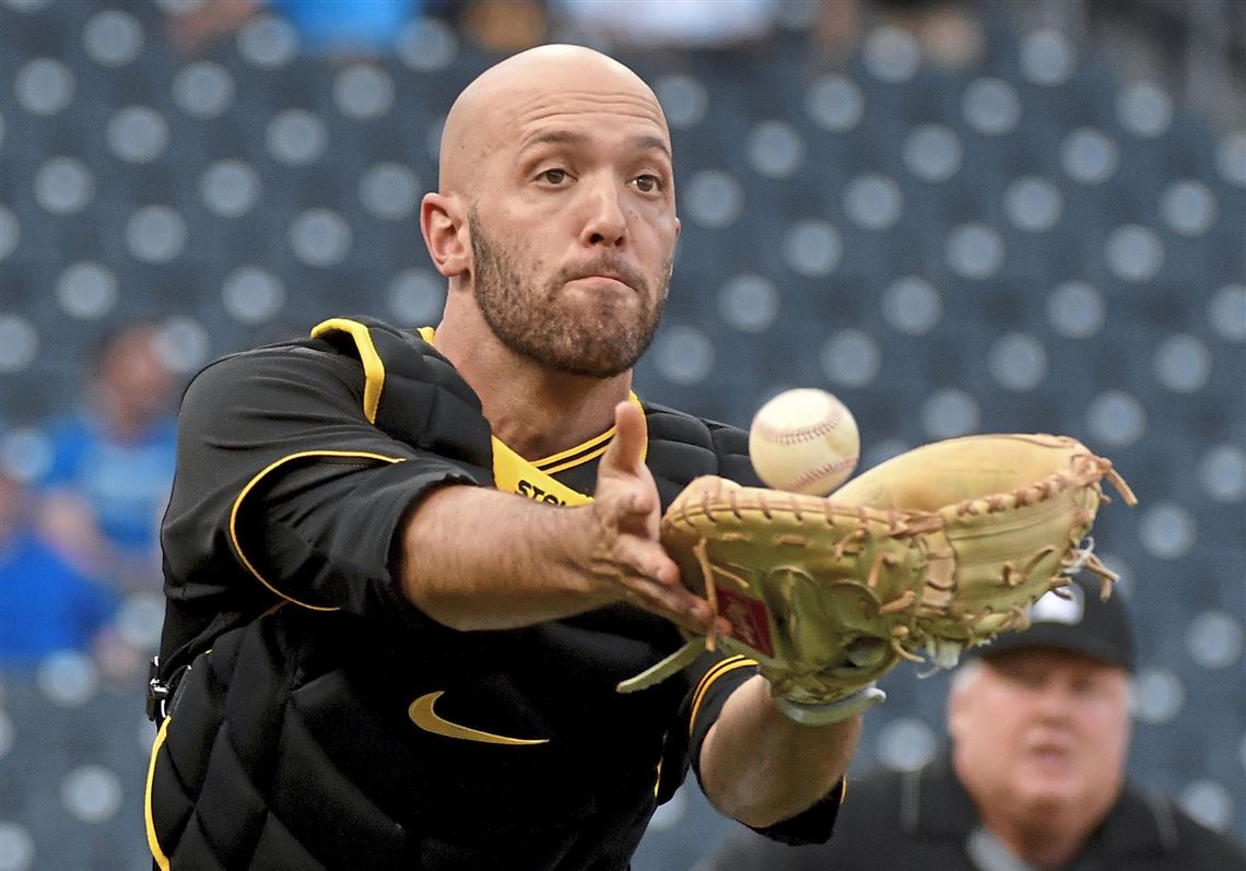 Pirates catcher Jacob Stallings considered midseason favorite for the NL Gold Glove