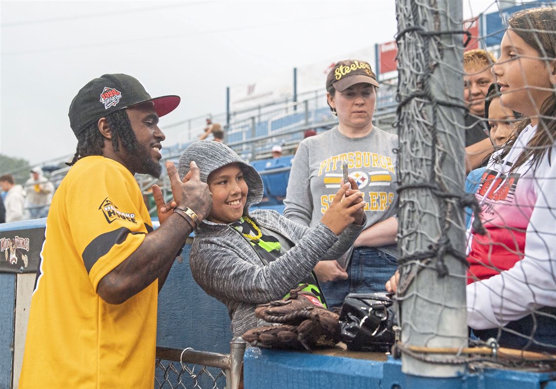 Steelers WR Diontae Johnson skips out on his own youth football camp