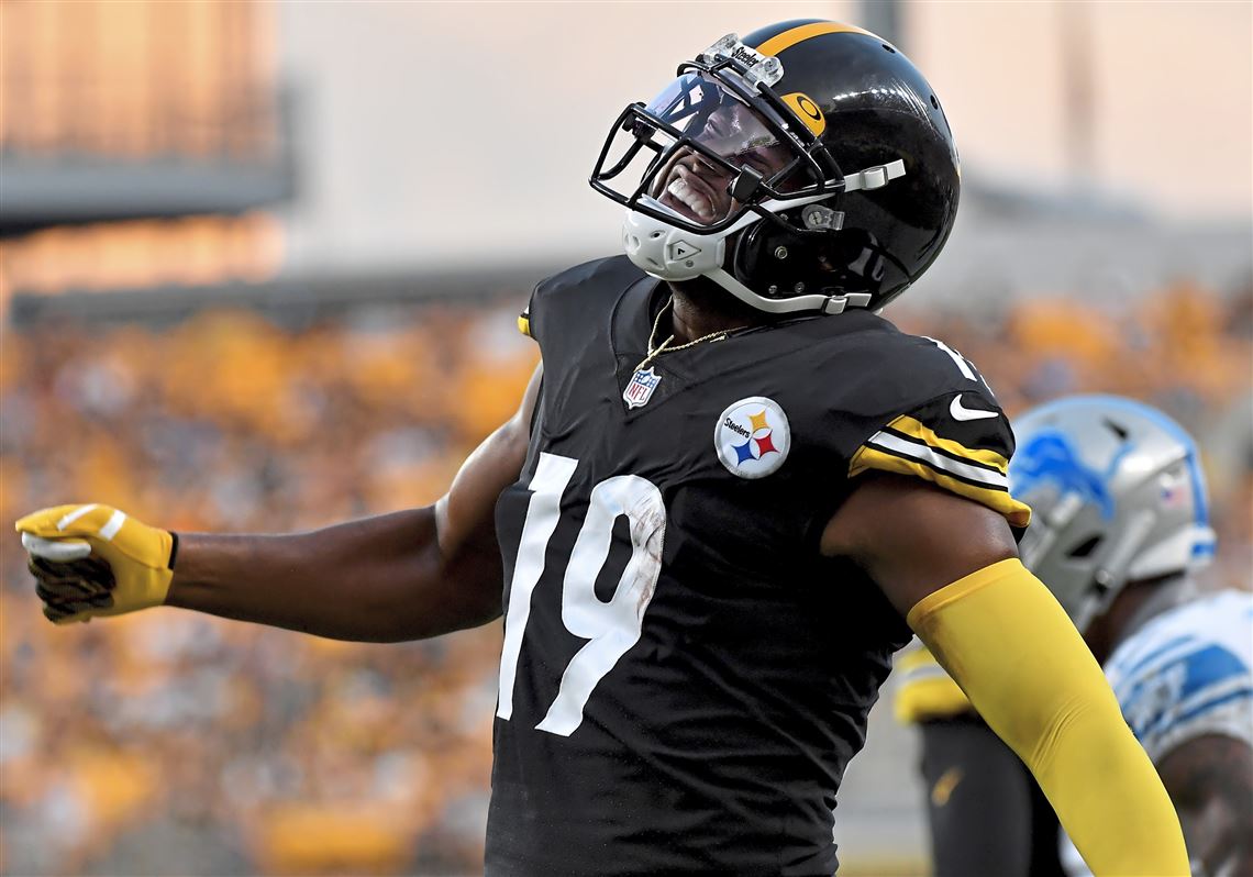 Photo: Chiefs JuJu Smith-Schuster Celebrates a First Down