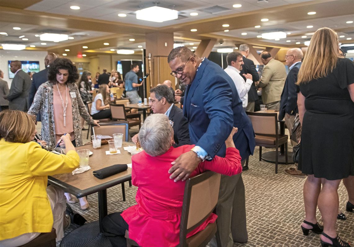 Roberto Clemente awarded key to the City of Pittsburgh