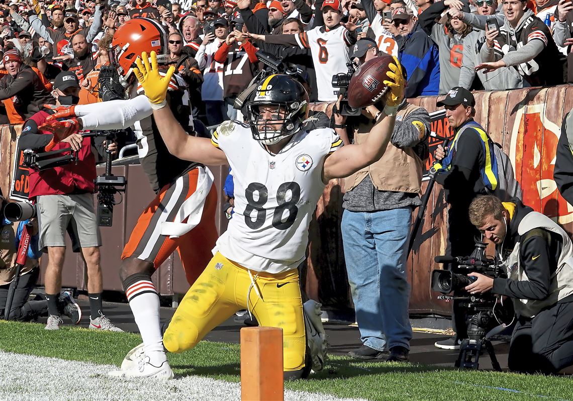 Steelers try to stay hot as Fields, reeling Bears visit