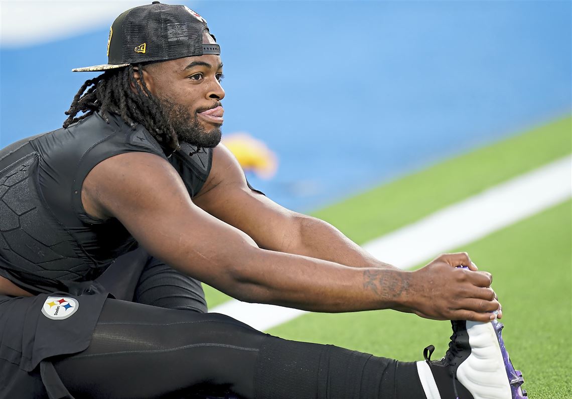 Najee Harris showing off some pregame dance moves