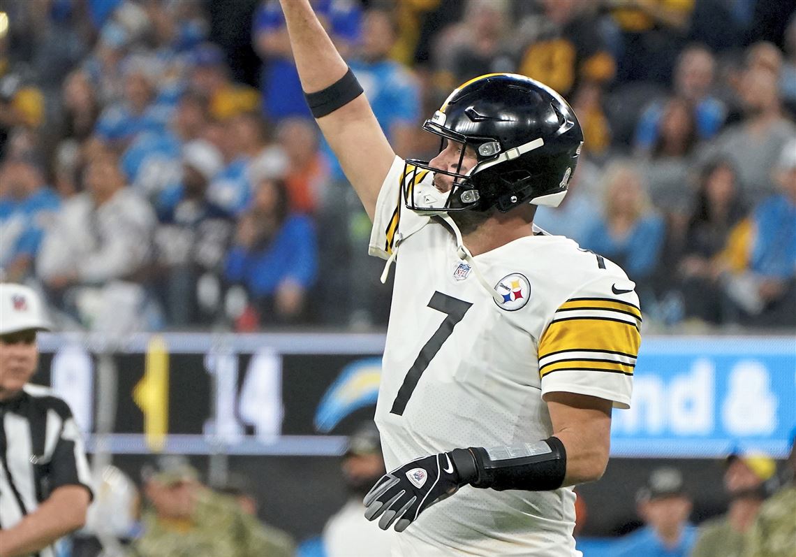 Ben Roethlisberger dressed like a tight end on the first day of camp