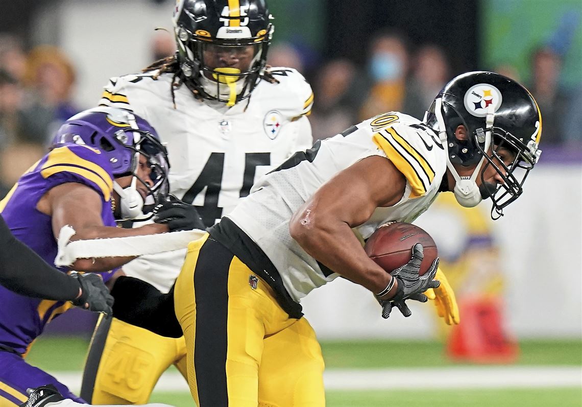 Browns' Myles Garrett approaches Mason Rudolph after victory over Steelers,  shakes his hand and says 'good game' 