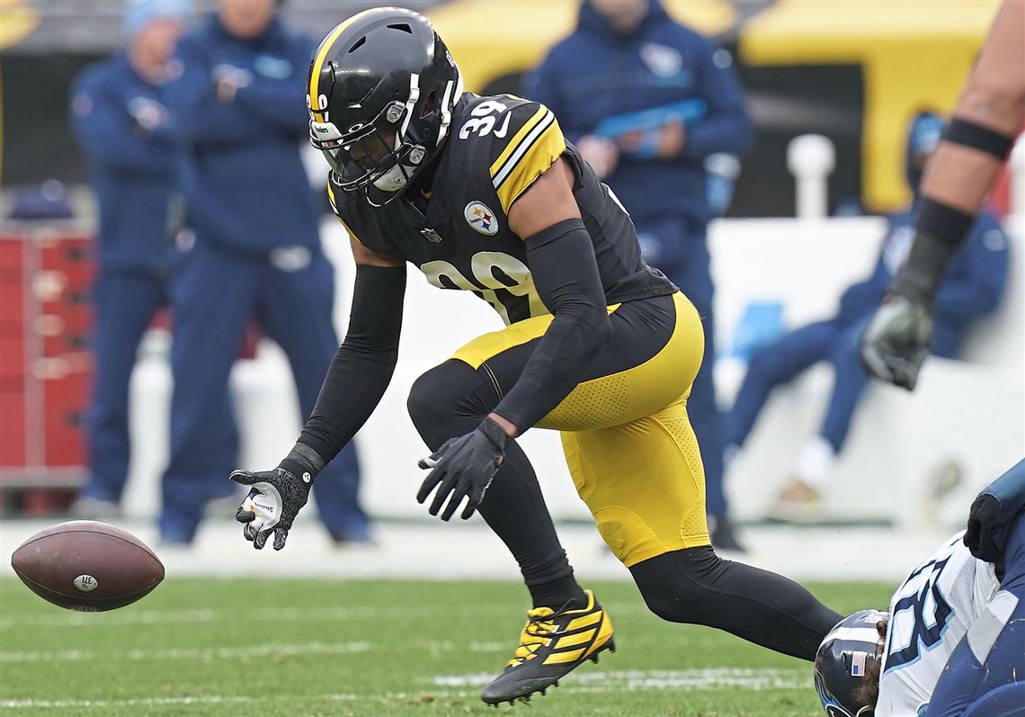 Cameron Sutton forces fumble against the Titans, Joe Haden dives for the  fumble recovery 