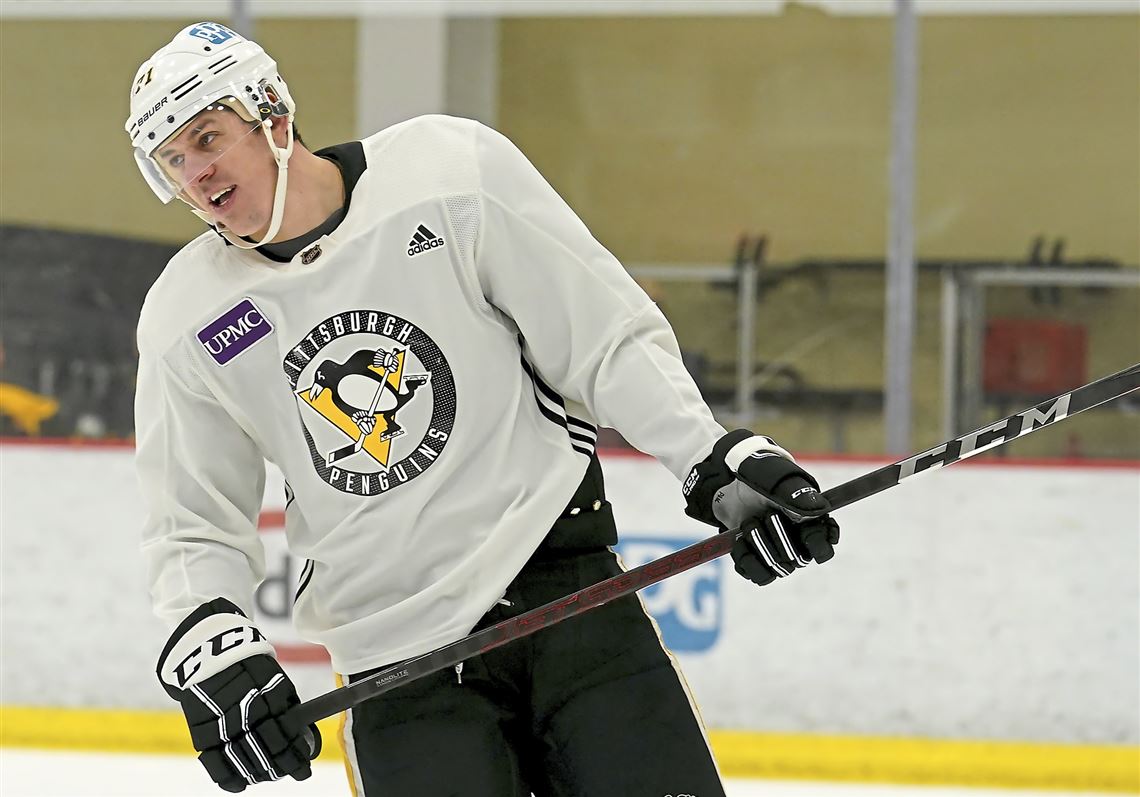 Evgeni Malkin helps Penguins 'keep things light' in practice drills