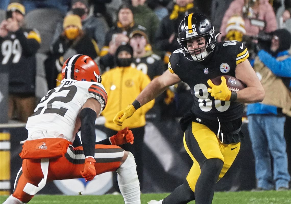 Steelers' Mason Rudolph surprises family of fallen service member