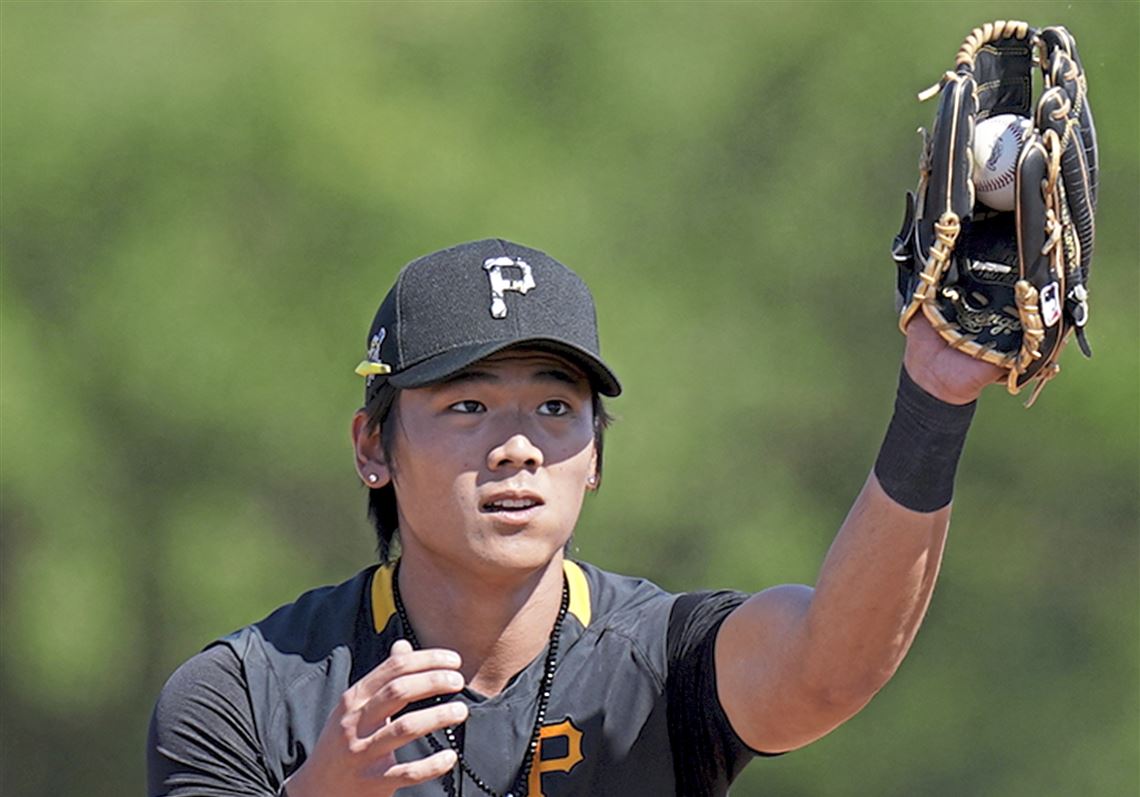 Pirates prospect Ji Hwan Bae joins team for Friday's game against