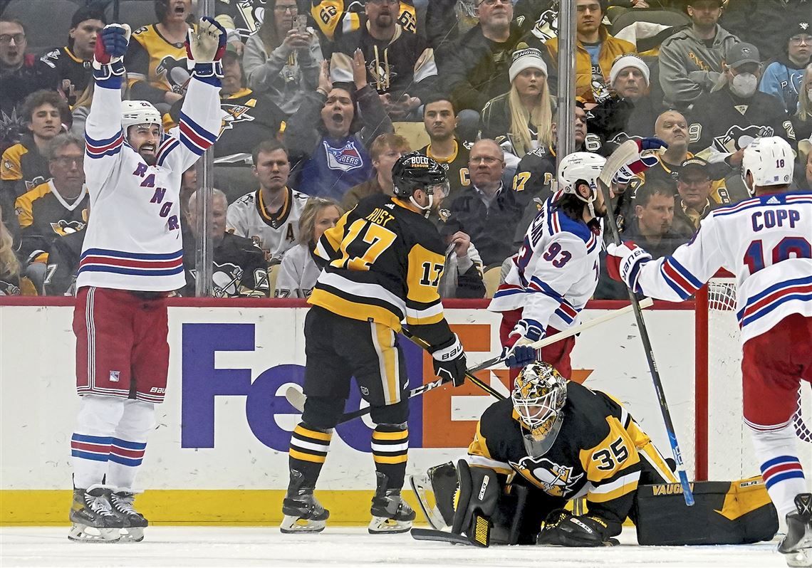 Ex-Steelers quarterback Ben Roethlisberger drops puck for ceremonial  faceoff before Penguins-Rangers game