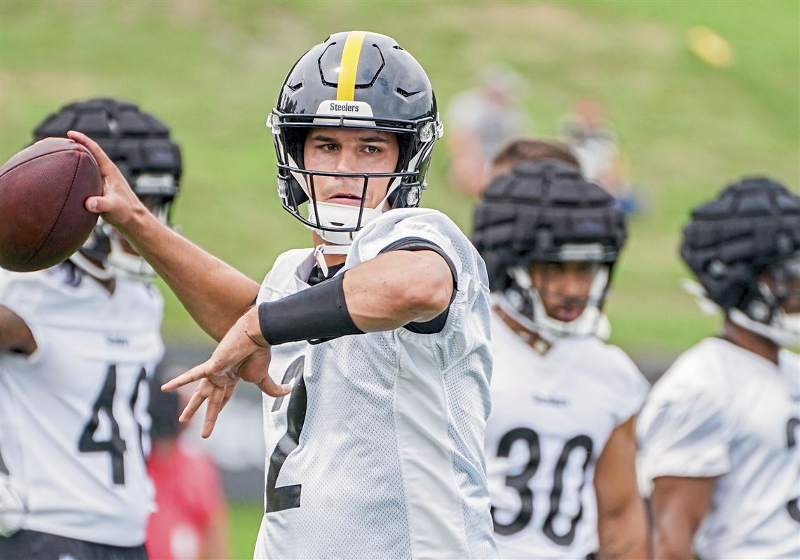 Latrobe, United States. 27th July, 2022. Pittsburgh Steelers quarterback  Mason Rudolph (2) takes the football and runs to the right during the first  day of practice at training camp at Saint Vincent