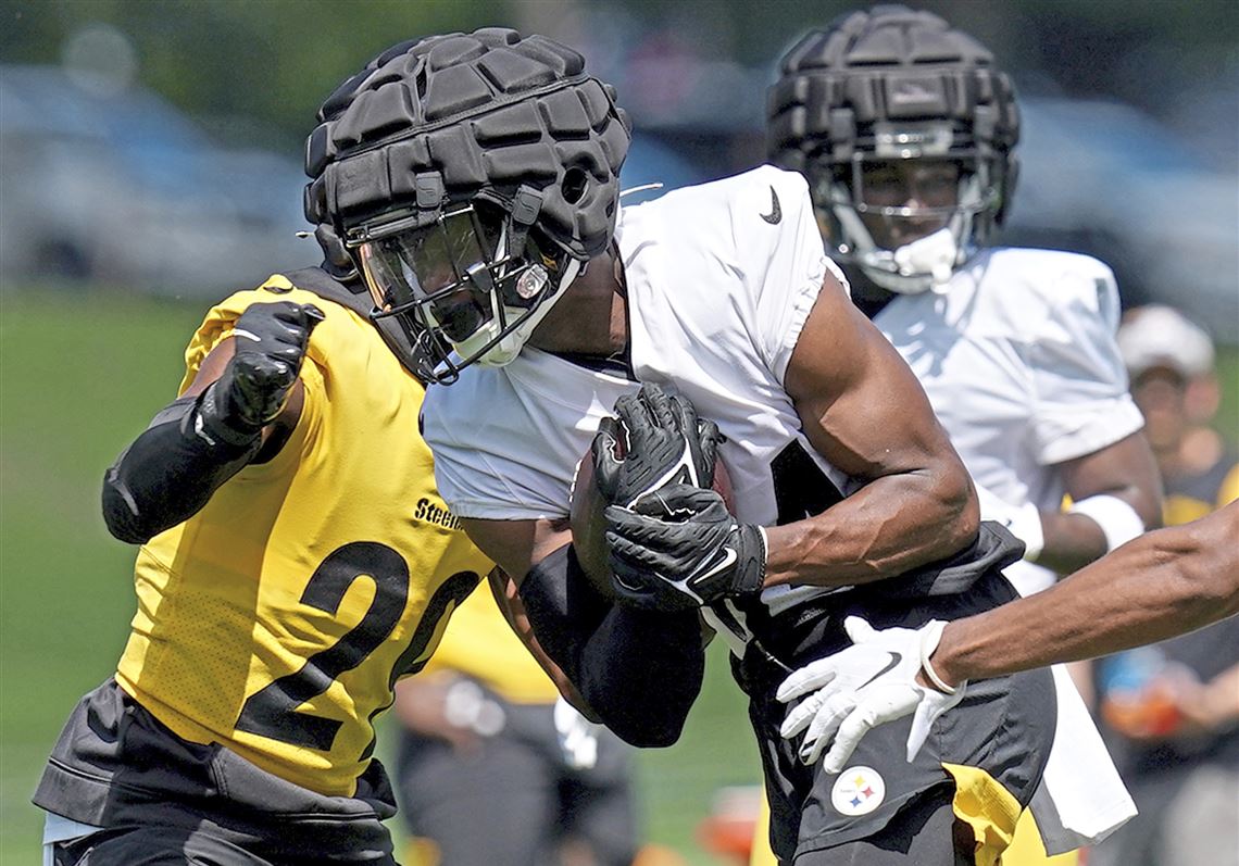 Rookie receiver George Pickens turning heads at Steelers training camp