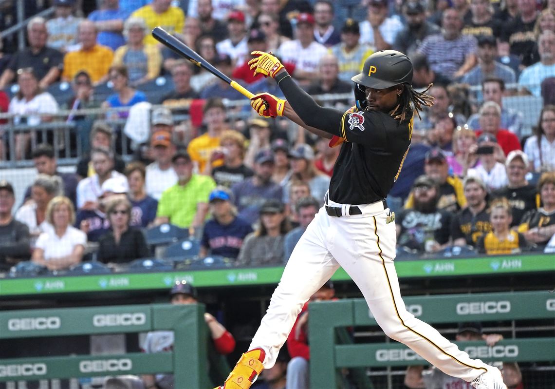 Pirates' Oneil Cruz suffers excruciating fracture clearing the