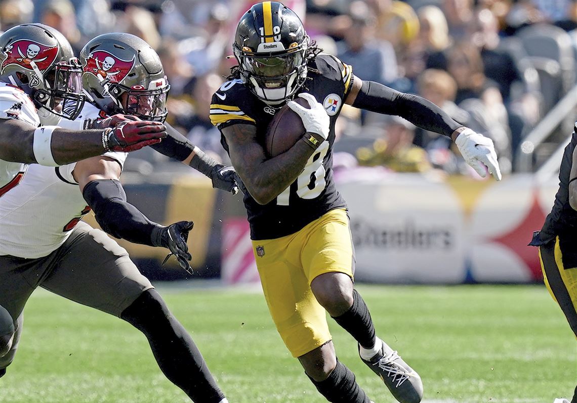 Pittsburgh Steelers linebacker Myles Jack (51) jogs to the locker