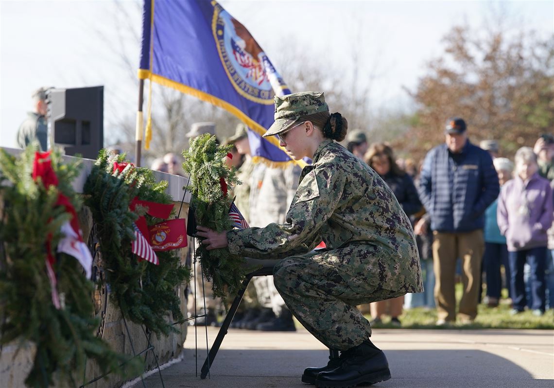 Thousands lay Christmas wreaths on graves at Bridgeville military
