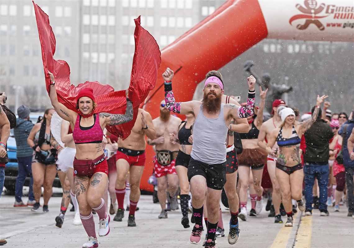 Cupid's Undie Run: Hundreds run in underwear to raise charity