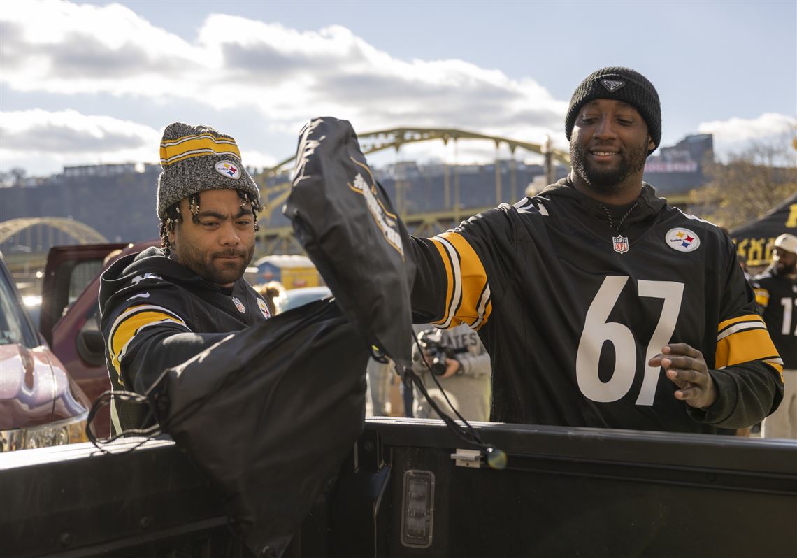 Pirates, Penguins, Steelers team up to distribute Thanksgiving meals | Pittsburgh Post-Gazette