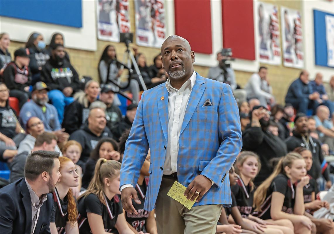 Oakland Catholic girls basketball coach Eddie Benton steps down to become assistant at Robert Morris