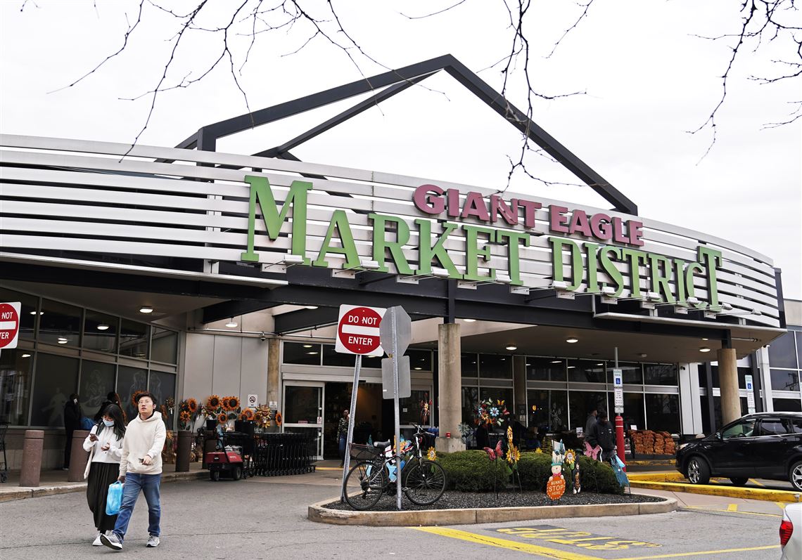 Giant Eagle knocked off its perch as Walmart pulls ahead as