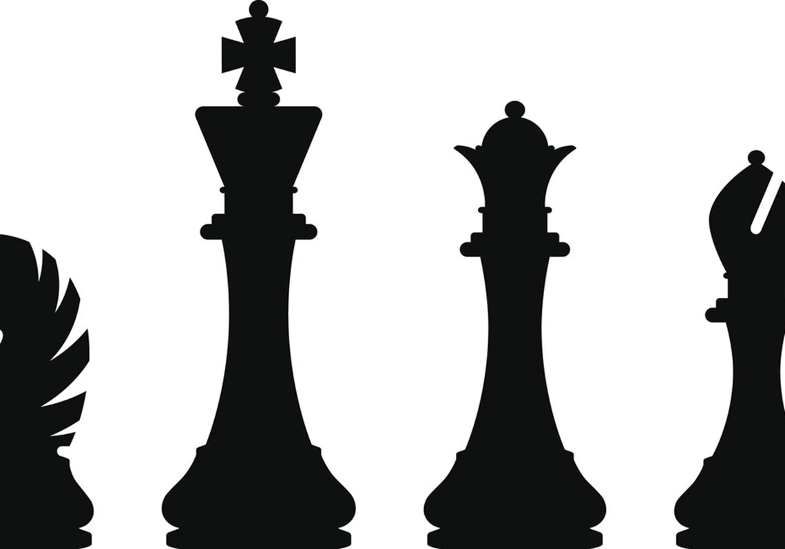 Мистическая аура шахматной фигуры, создаваемая с помощью затемненного фона, придает ей загадочность и таинственность.