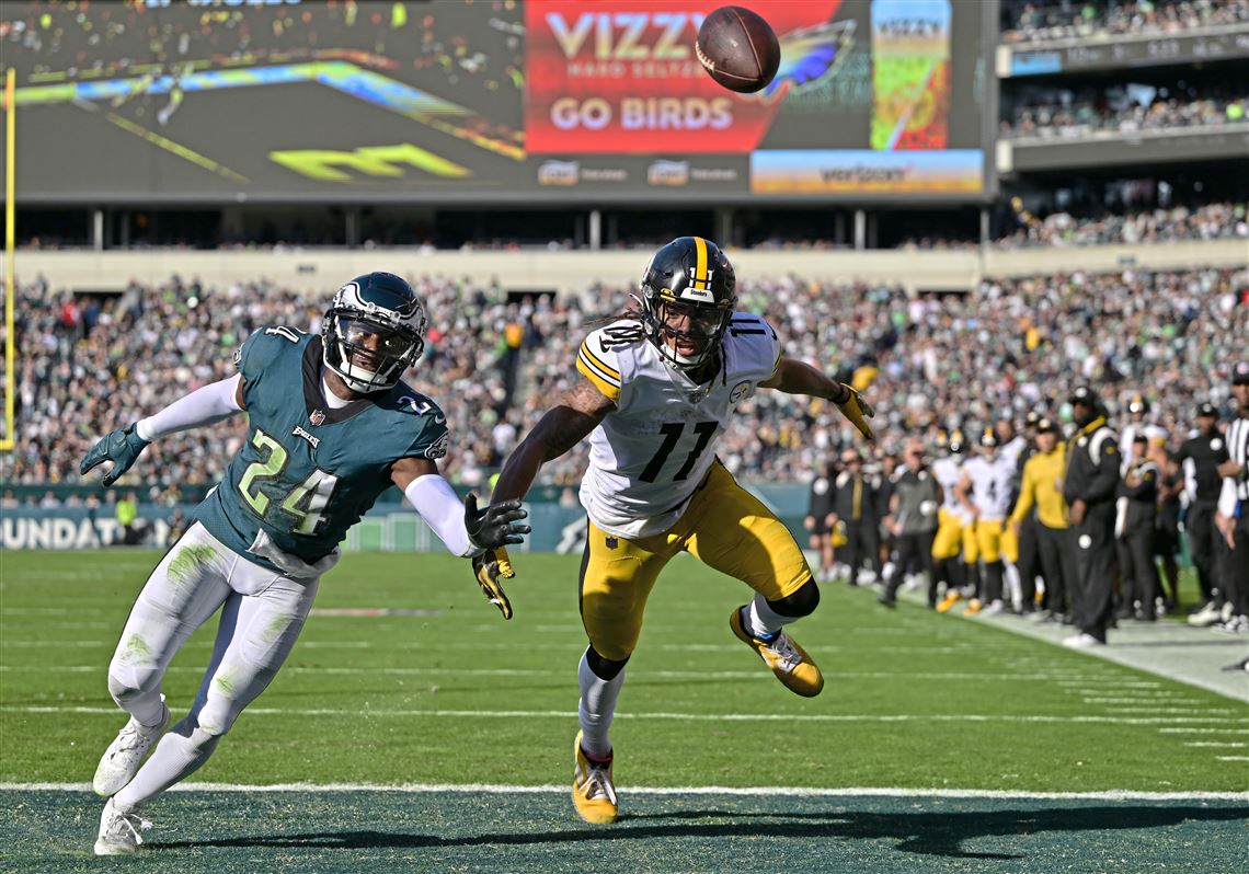 Hurts, Brown power unbeaten Eagles past Steelers 35-13 - WHYY