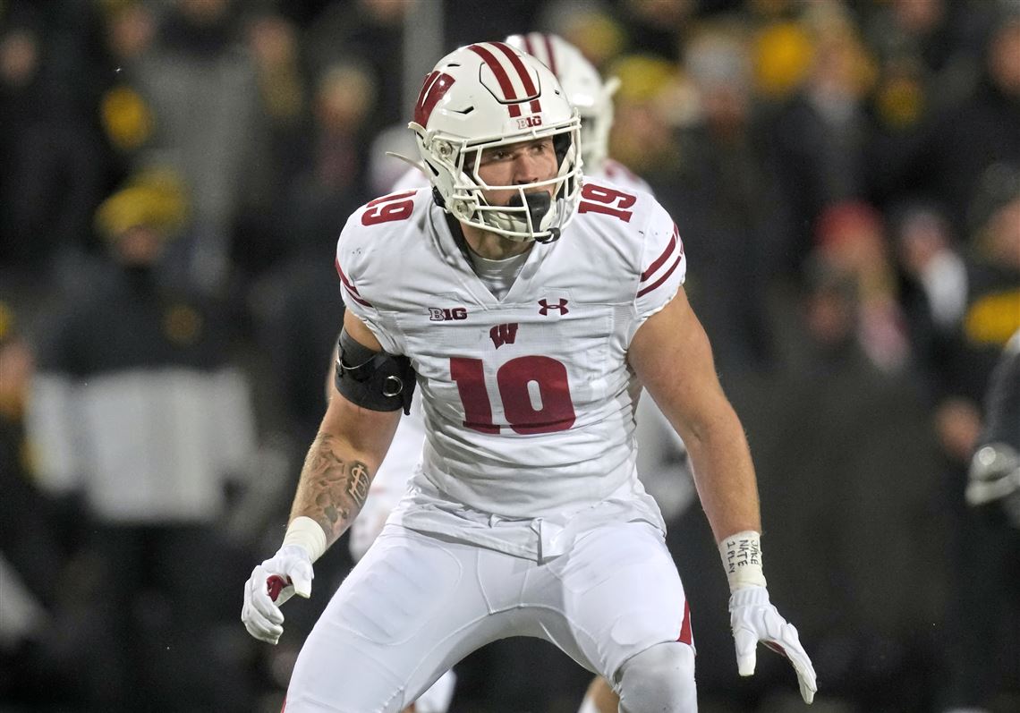 Wisconsin OLB Nick Herbig makes PFF's Top 10 LBs for 2023 NFL draft