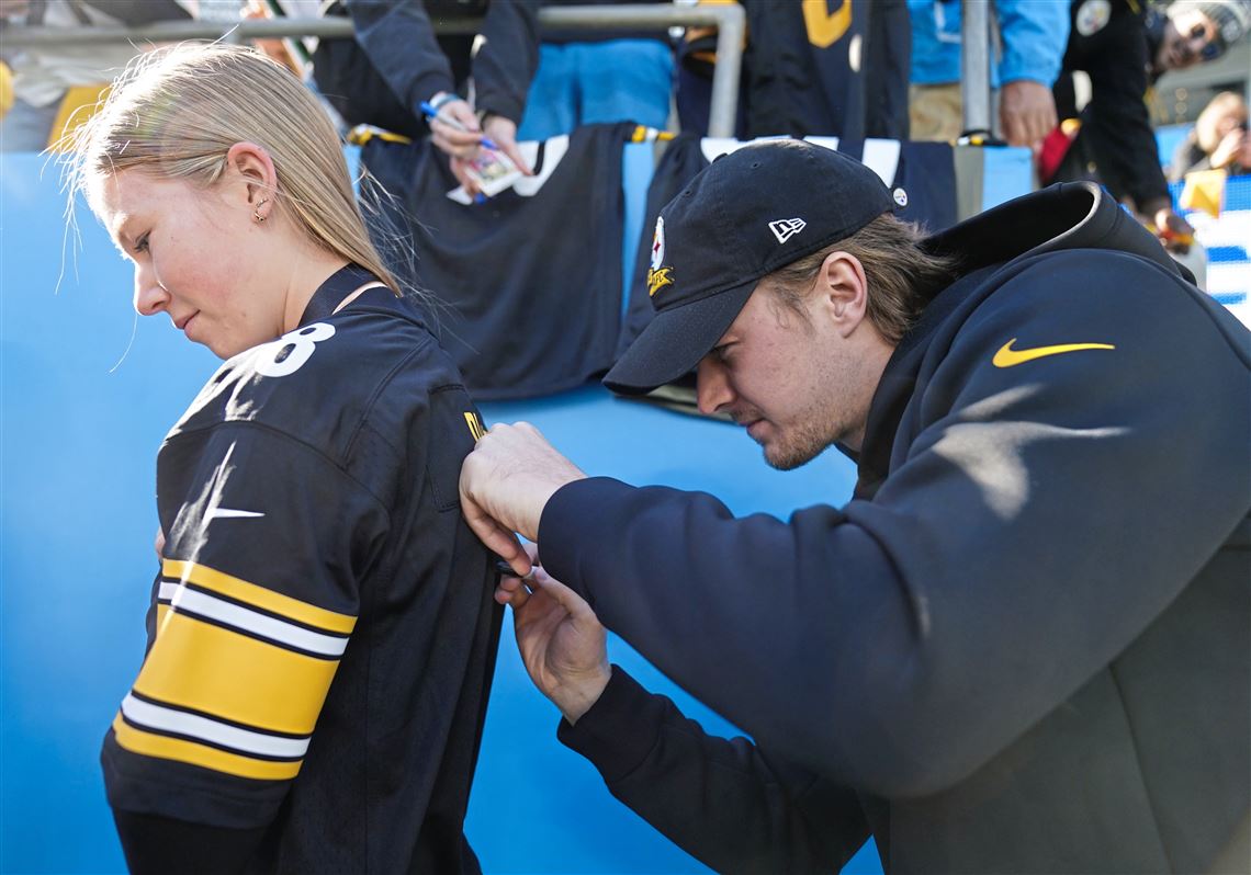 Steelers rookie QB Kenny Pickett to start vs. Raiders