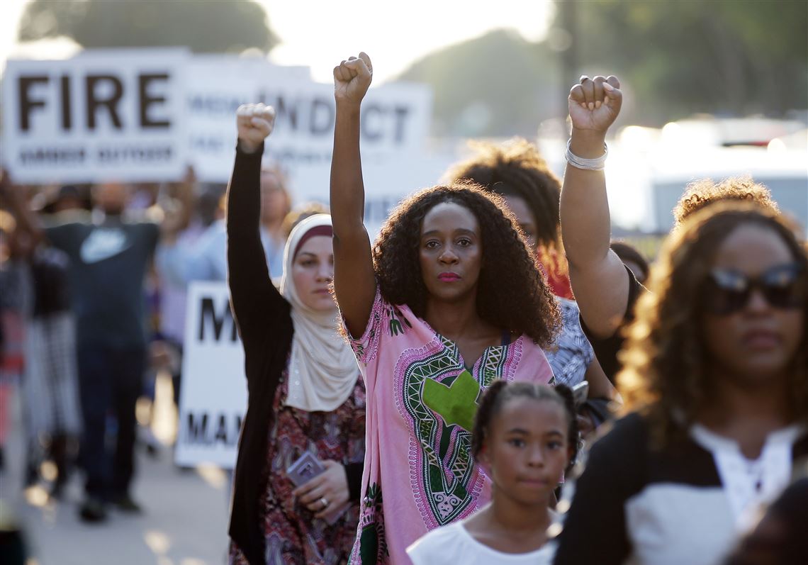 National briefs: Marchers descend on AT&T Stadium to protest police ...