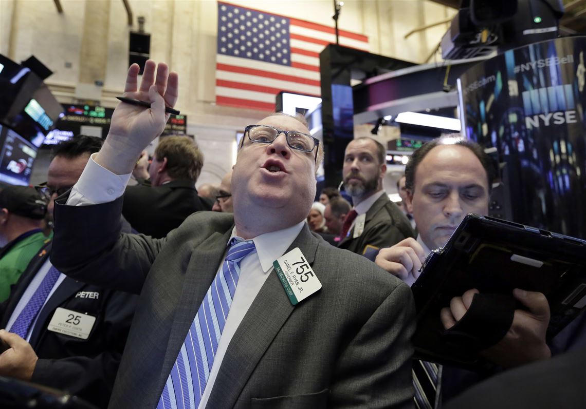 Trader Daniel Ryan works on the floor of the New York Stock Exchange, Friday, Jan. 27, 2017. Stock indexes are barely budging in early trading on Wall Street as investors look over a large batch of earnings reports from U.S. companies. (AP Photo/Richard Drew)