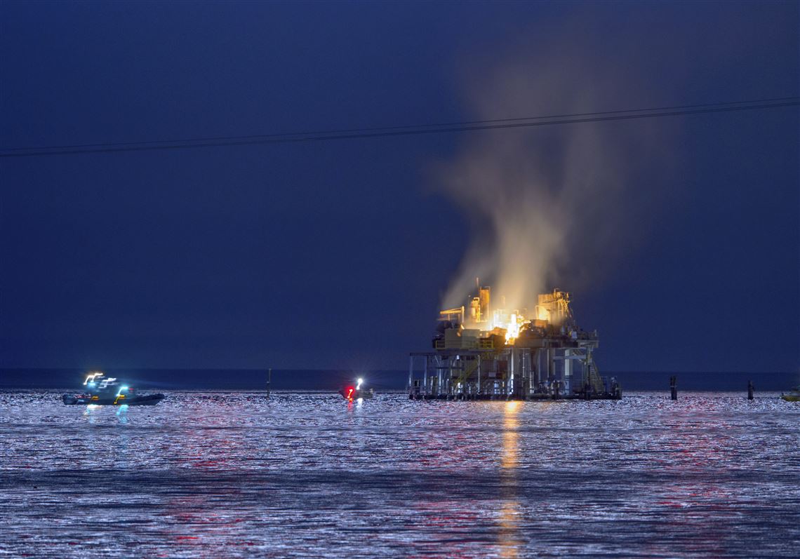 Jefferson Parish, La., authorities and others from other parishes respond to an oil rig explosion in Lake Pontchartrain off Kenner, La., Sunday, Oct. 15, 2017. (Matthew Hinton/The Advocate via AP)