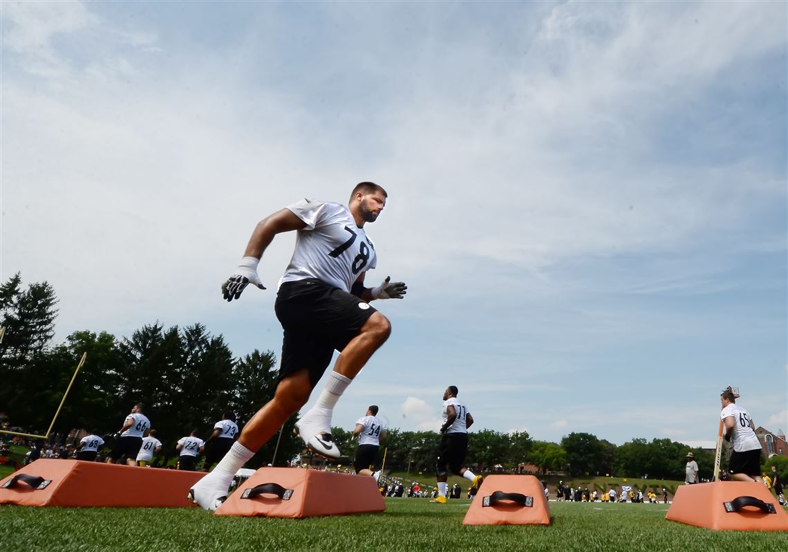 Alejandro Villanueva's Rebound Game Comes With an Army Analogy