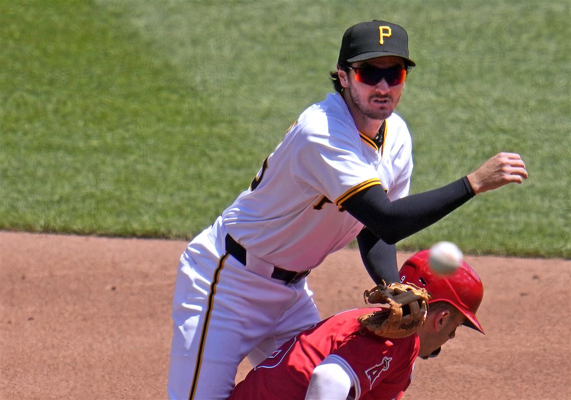 Despite 4-run inning, Pirates come up just short in loss to Angels
