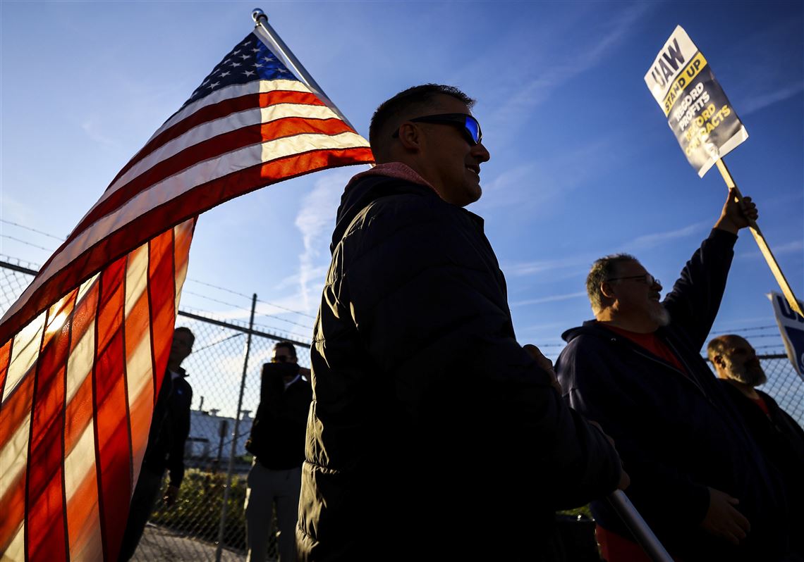 Ford, GM, Stellantis Lay Off 5,000 Workers; UAW 'Stand-Up Strike