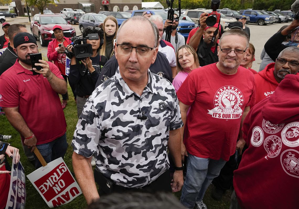 UofL staff, faculty rally for better pay Tuesday